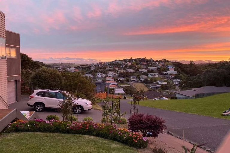 Photo of property in 18 Montpellier Heights, Arkles Bay, Whangaparaoa, 0932