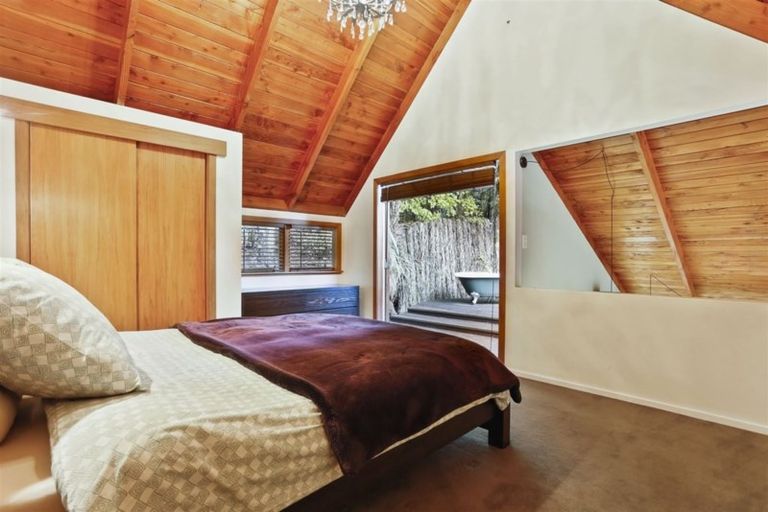 Photo of property in 128 Opanuku Road, Henderson Valley, Auckland, 0612