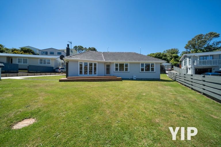Photo of property in 54 Batchelor Street, Newlands, Wellington, 6037