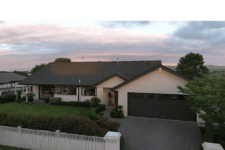 Photo of property in 20 Abby Road, Fitzherbert, Palmerston North, 4410