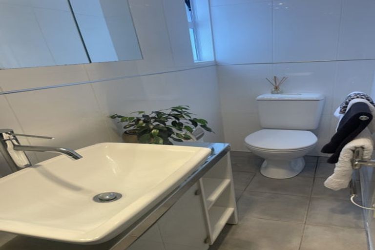 Photo of property in 14a Glade Place, Birkenhead, Auckland, 0626