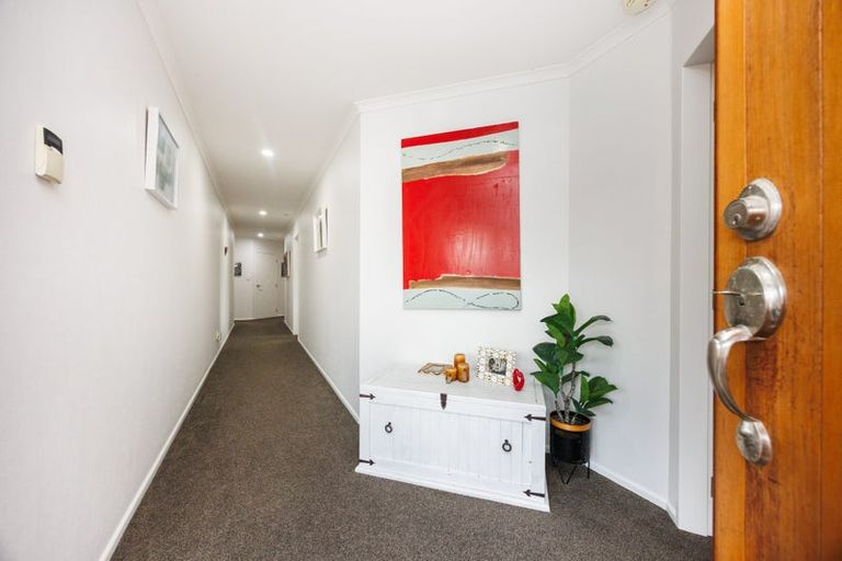 Photo of property in 197 Ruapehu Drive, Fitzherbert, Palmerston North, 4410