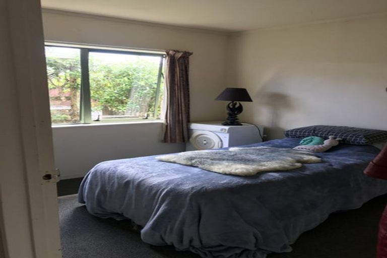 Photo of property in 4 Ingleby Place, Kelston, Auckland, 0602