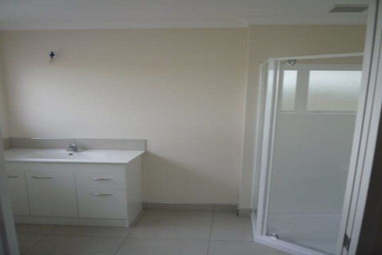 Photo of property in 24 Fairchild Avenue, Goodwood Heights, Auckland, 2105