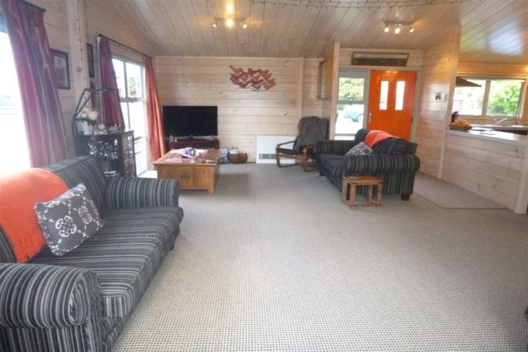 Photo of property in 211 Given Avenue, Whangamata, 3620