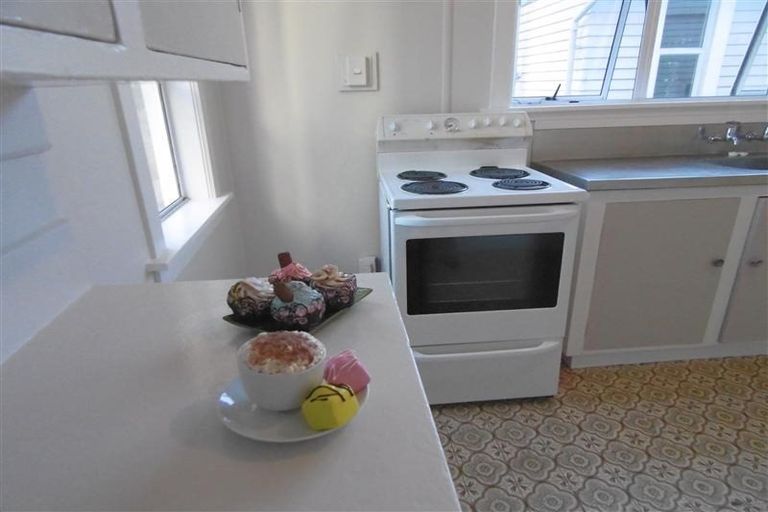 Photo of property in 27 Bulteel Street, New Plymouth, 4310