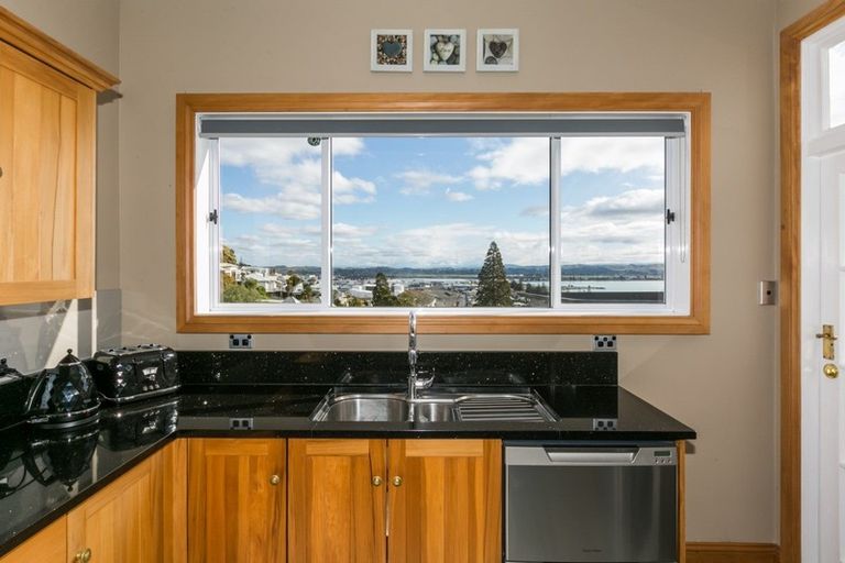 Photo of property in 24 Seapoint Road, Bluff Hill, Napier, 4110