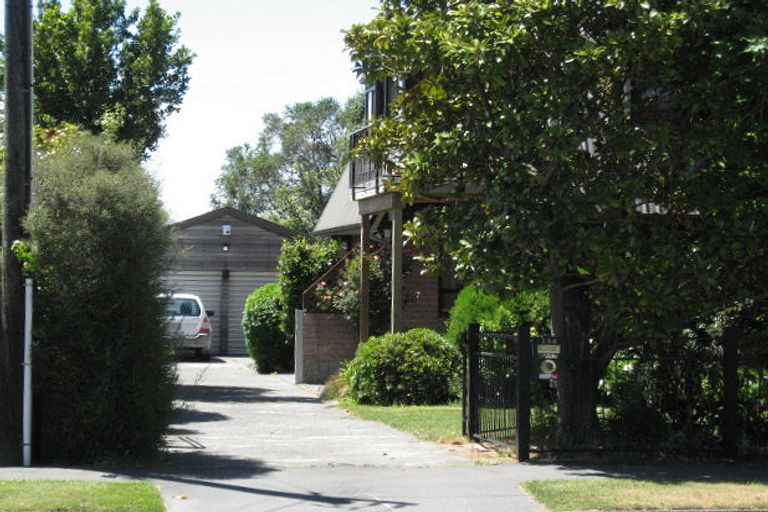 Photo of property in 198 Avonhead Road, Avonhead, Christchurch, 8042