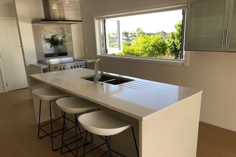 Photo of property in 82 Exmouth Road, Northcote, Auckland, 0627