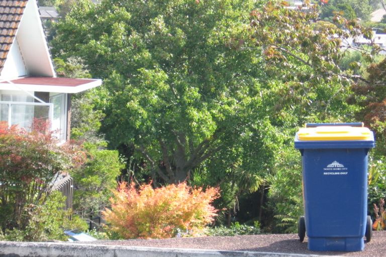 Photo of property in 1/498 Beach Road, Murrays Bay, Auckland, 0630