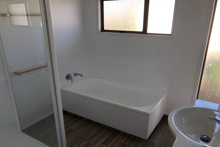 Photo of property in 85 Wade River Road, Stanmore Bay, Whangaparaoa, 0932