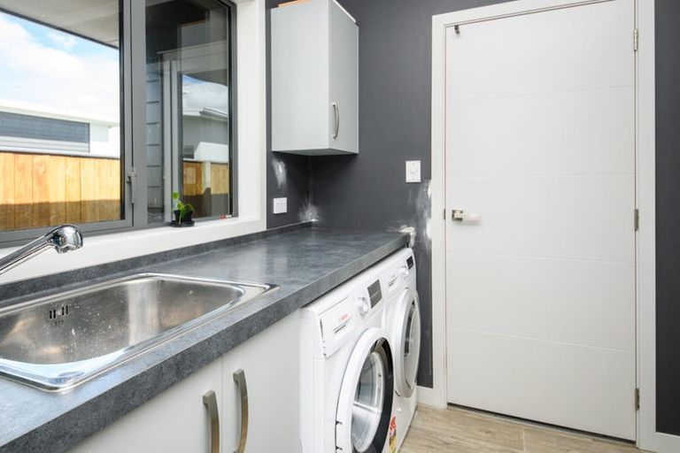 Photo of property in 10 Mediterranean Grove, Fitzherbert, Palmerston North, 4410