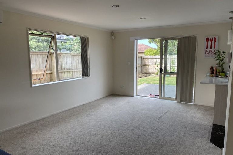 Photo of property in 106a Simpson Road, Henderson Valley, Auckland, 0614