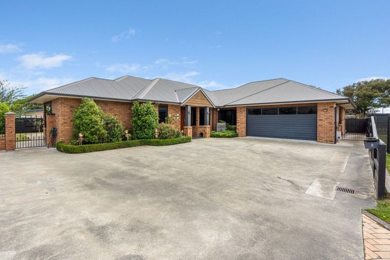 Photo of property in 5 Crabapple Close, Milson, Palmerston North, 4414