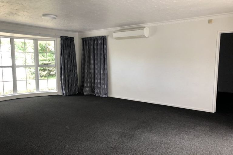 Photo of property in 17 Witbrock Crescent, Burnside, Christchurch, 8053