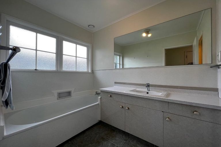 Photo of property in 34 Grenada Avenue, Forrest Hill, Auckland, 0620