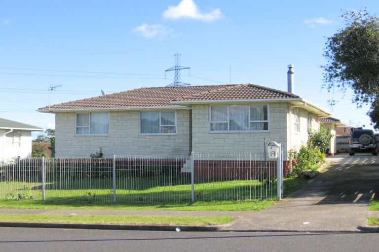 Photo of property in 17 Othello Drive, Clover Park, Auckland, 2023