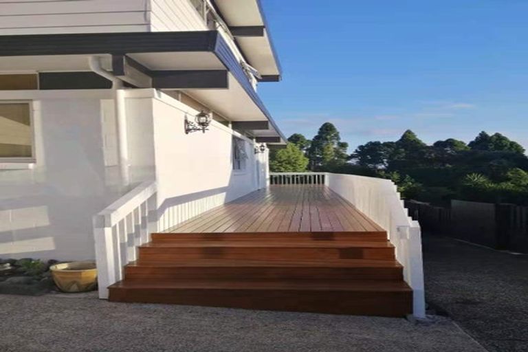 Photo of property in 60 Chelsea View Drive, Chatswood, Auckland, 0626