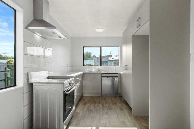 Photo of property in 2/4 Laurie Avenue, Papakura, 2110