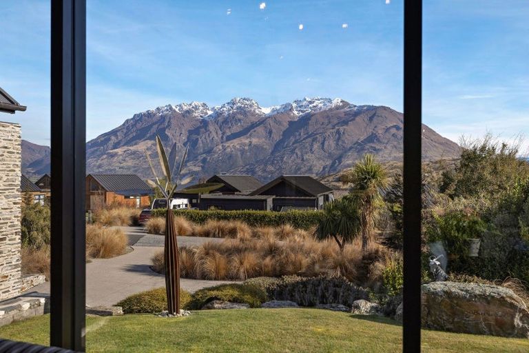 Photo of property in 31 Hackett Road, Jacks Point, Queenstown, 9371