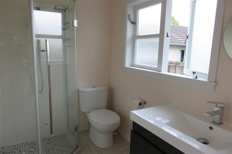 Photo of property in 110 Mcleod Road, Te Atatu South, Auckland, 0610