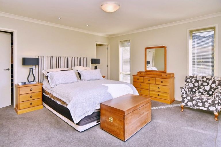 Photo of property in 8 Ross Place, Northwood, Christchurch, 8051