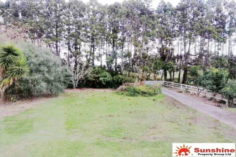 Photo of property in 244 Boord Crescent, Kumeu, 0891