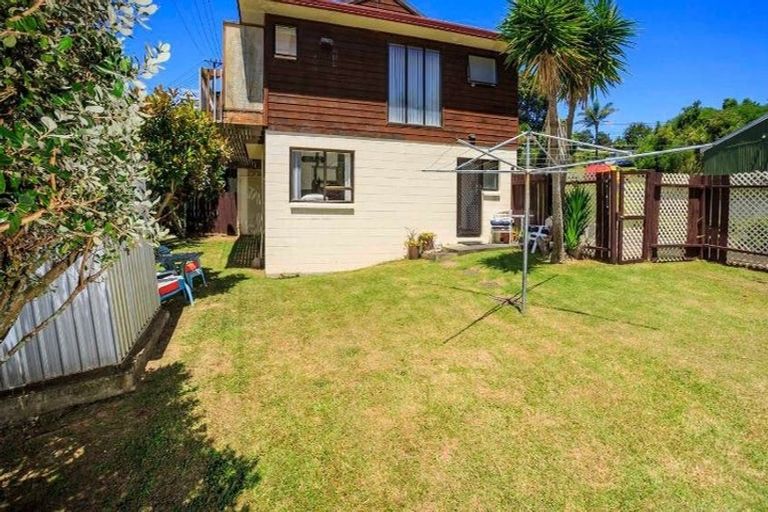 Photo of property in 2/708 Beach Road, Browns Bay, Auckland, 0630