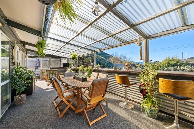 Photo of property in 14 Beach Road, Waikawa, Picton, 7220
