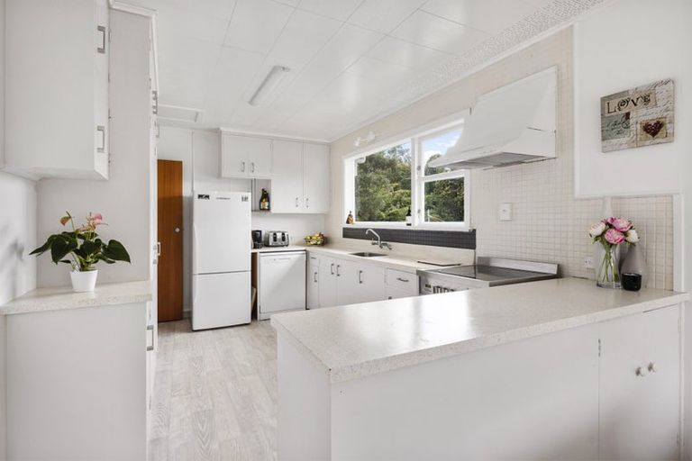 Photo of property in 48 Thurleigh Grove, Karori, Wellington, 6012