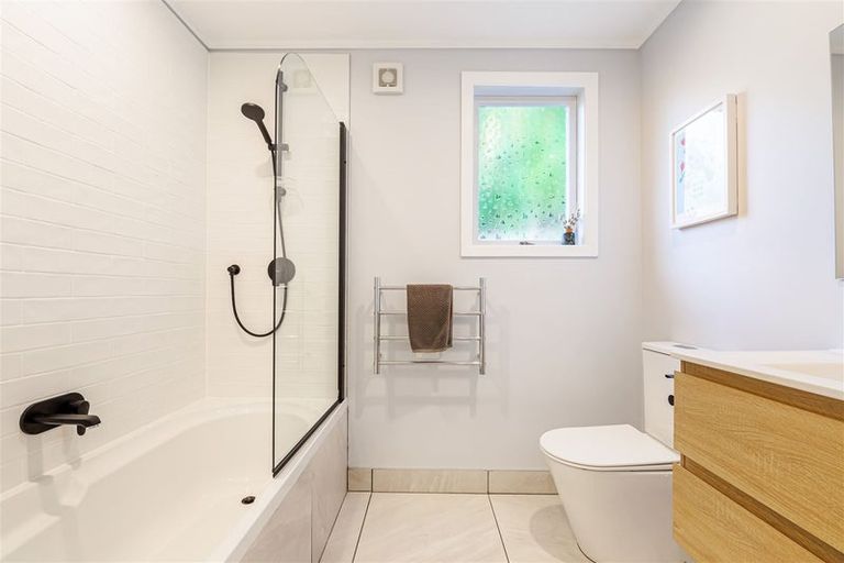 Photo of property in 11 Selwyn Avenue, Glen Eden, Auckland, 0602