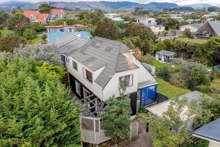 Photo of property in 10 Frances Street, Waikanae Beach, Waikanae, 5036
