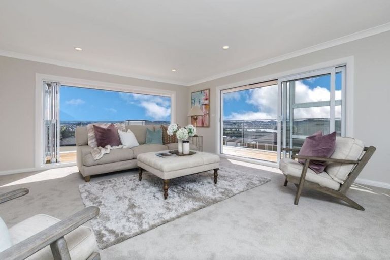 Photo of property in 10 Spyglass Street, Red Beach, 0932