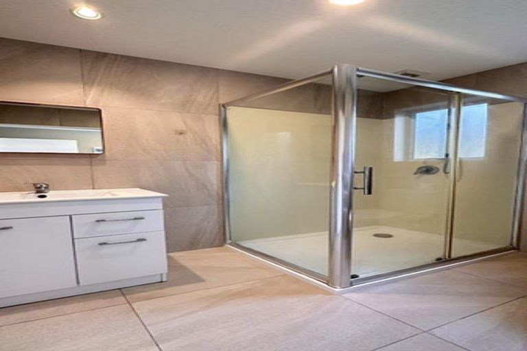 Photo of property in 60 Marine Parade, Mellons Bay, Auckland, 2014