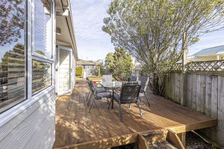 Photo of property in 16 Perrin Place, Kelvin Grove, Palmerston North, 4414