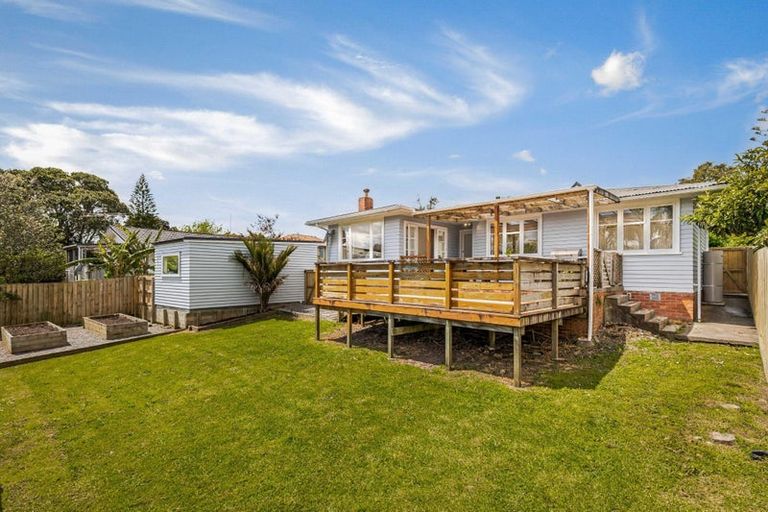 Photo of property in 2/269a Great North Road, Henderson, Auckland, 0612