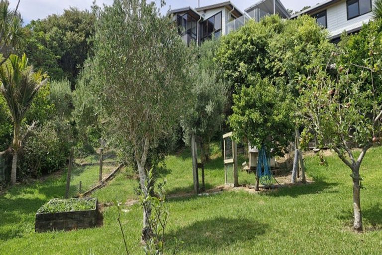 Photo of property in 84 Brick Bay Drive, Sandspit, Warkworth, 0982