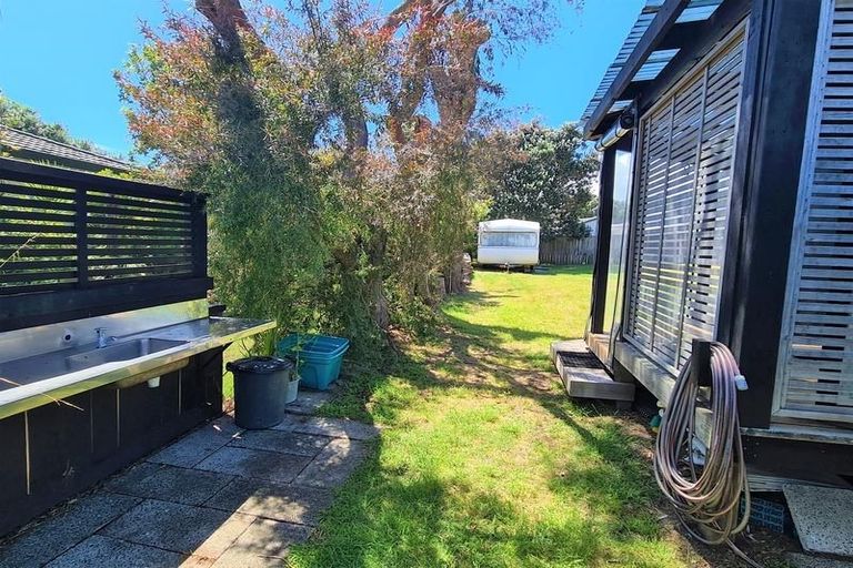 Photo of property in 102 Kowhai Avenue, Matarangi, Whitianga, 3592