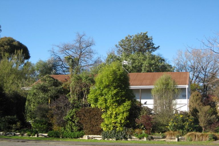 Photo of property in 28 Kaweka Place, Havelock North, 4130