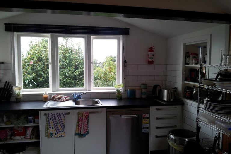 Photo of property in 66 Kelburn Parade, Kelburn, Wellington, 6012