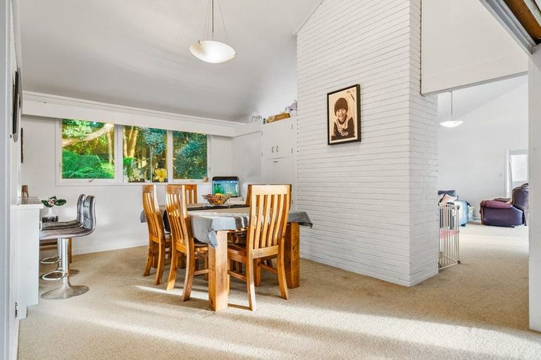 Photo of property in 27 Walpole Avenue, Hillpark, Auckland, 2102