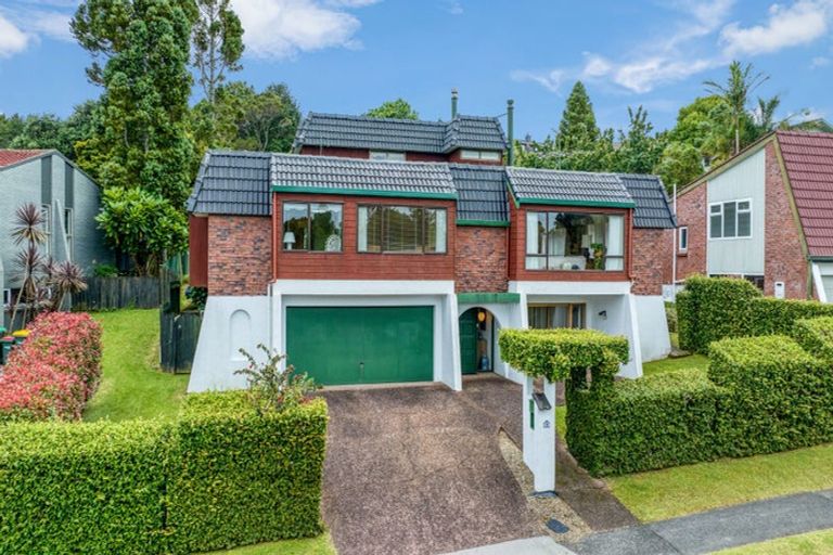 Photo of property in 9 Langstone Place, Chatswood, Auckland, 0626