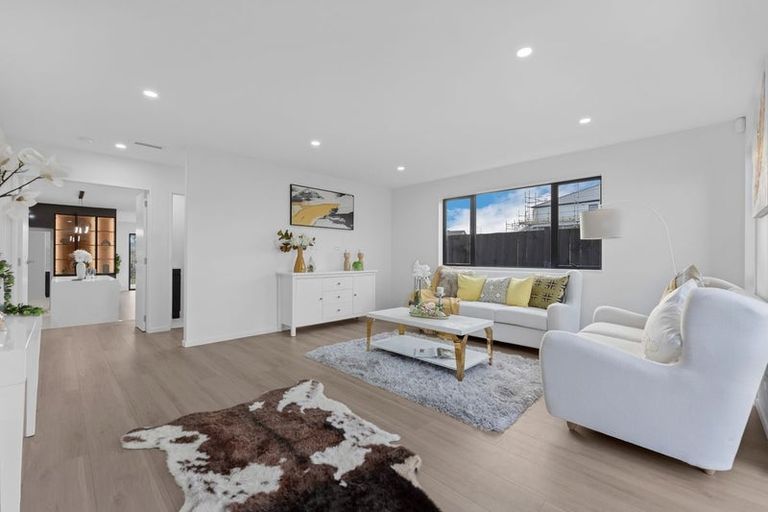 Photo of property in 11 Seagreen Avenue, Rosehill, Papakura, 2113