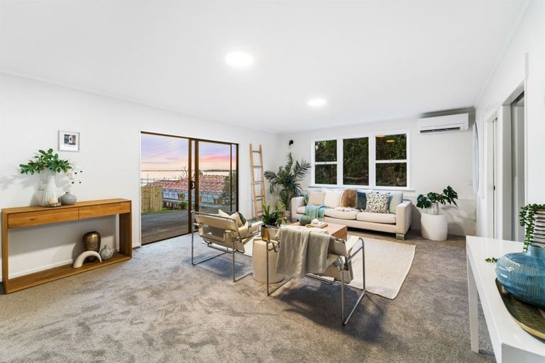 Photo of property in 26b Wade River Road, Stanmore Bay, Whangaparaoa, 0932