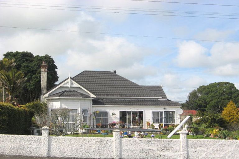 Photo of property in 18 Richmond Street, Waitara, 4320