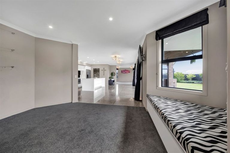 Photo of property in 15 Wentworth Lane, Waiwhakaiho, New Plymouth, 4312