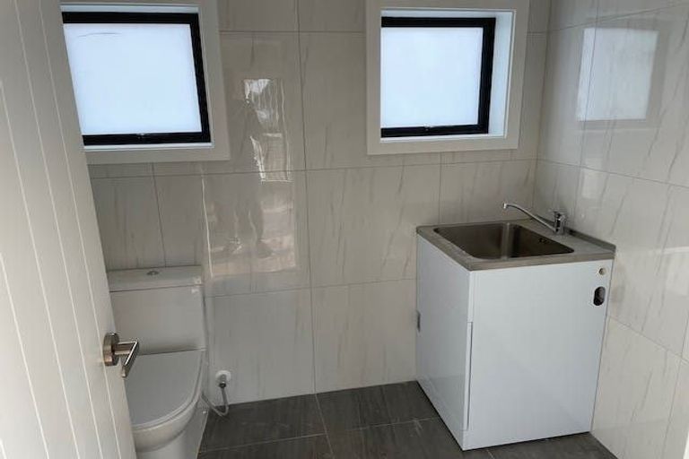 Photo of property in 3 Edwards Avenue, Henderson, Auckland, 0610