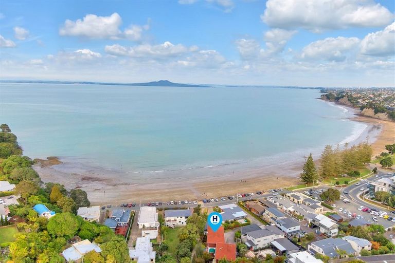 Photo of property in 2/30 Manly Esplanade, Browns Bay, Auckland, 0630