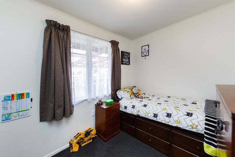 Photo of property in 1 Tararua Terrace, Cloverlea, Palmerston North, 4412