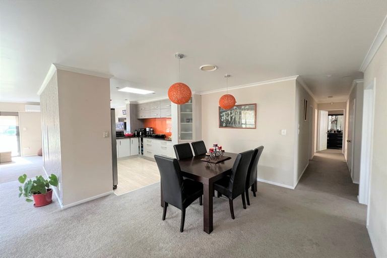 Photo of property in 2 Tir Conaill Avenue, Flat Bush, Auckland, 2019